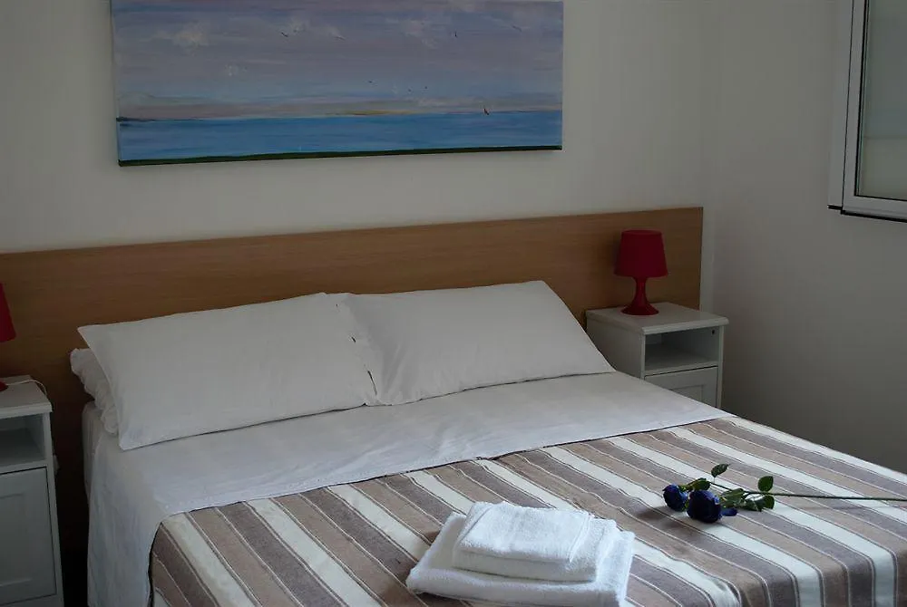 Apartamento Mareinsicilia: Appartamenti Del Melo Marina di Ragusa