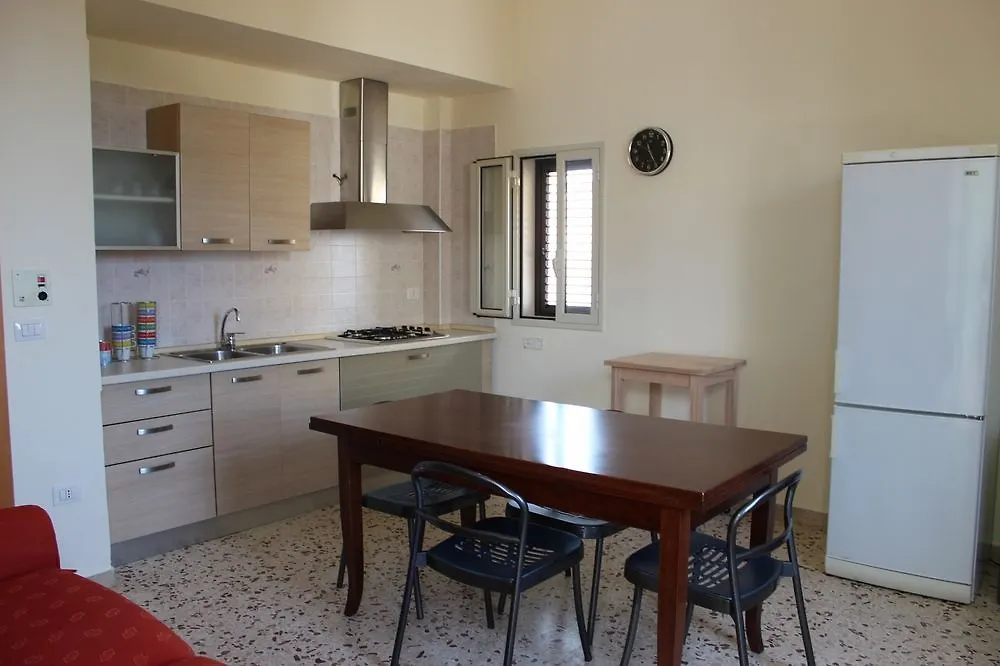 Mareinsicilia: Appartamenti Del Melo Marina di Ragusa 0*,  Itália