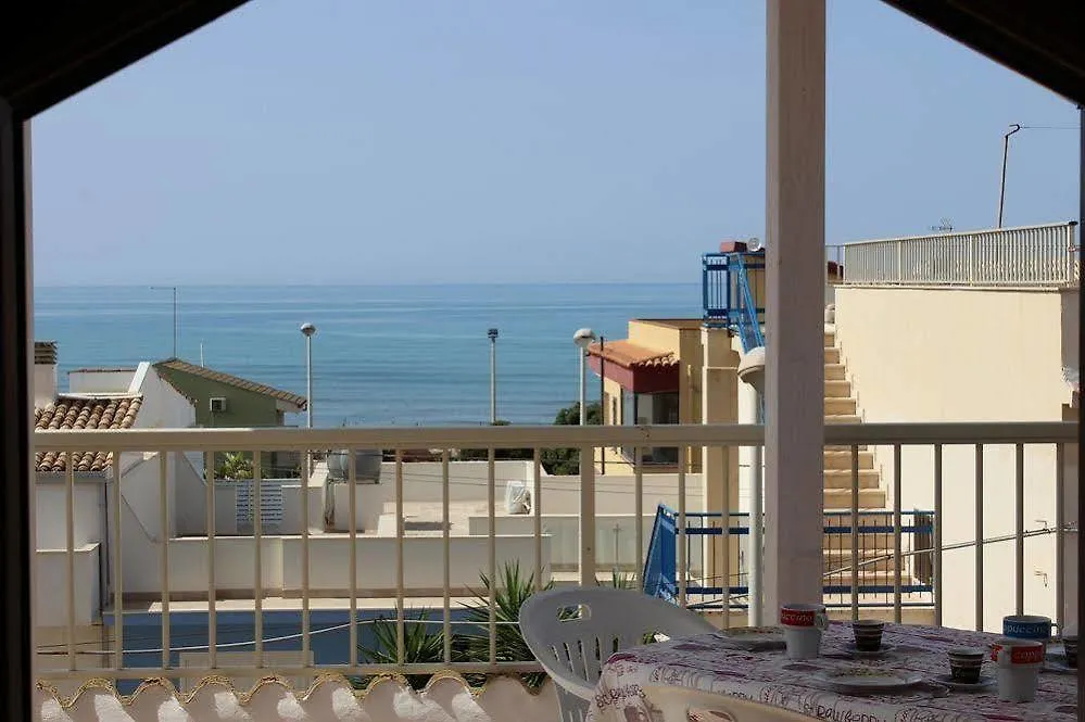 Apartamento Mareinsicilia: Appartamenti Del Melo Marina di Ragusa