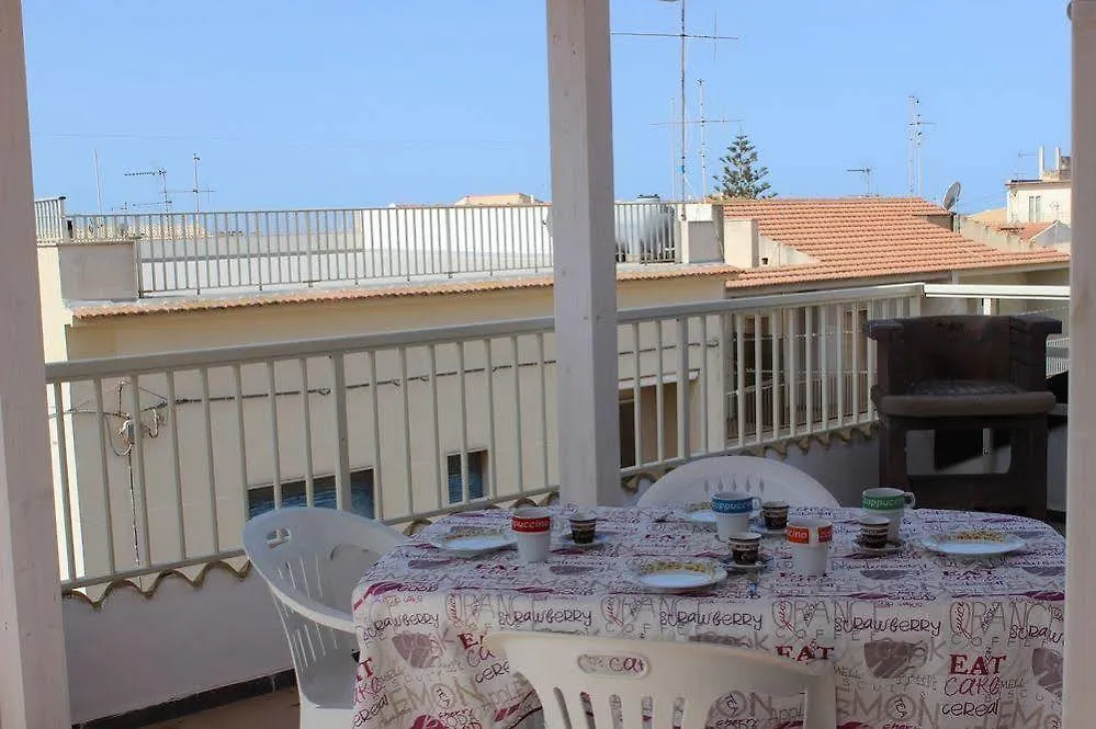 Mareinsicilia: Appartamenti Del Melo Marina di Ragusa 0*,  Itália